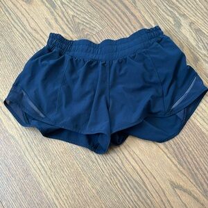 Lululemon 2.5 inch hottie hots. Size 4 in color navy.